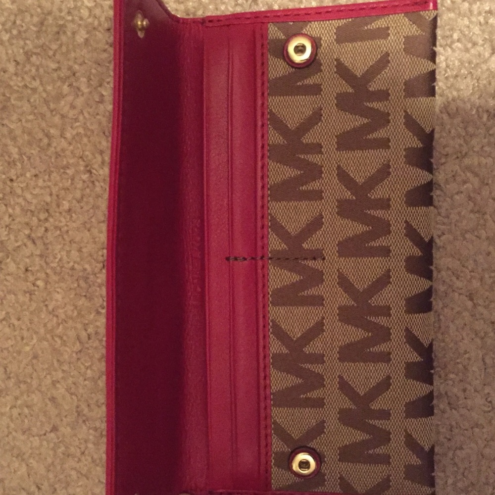Micheal Kors Austin Flat Continental MK Wallet - Picture 5 of 5